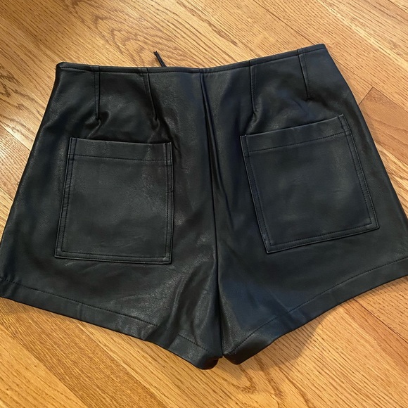 OLIVACEOUS Black Faux leather shorts. Size Medium. - Picture 2 of 4
